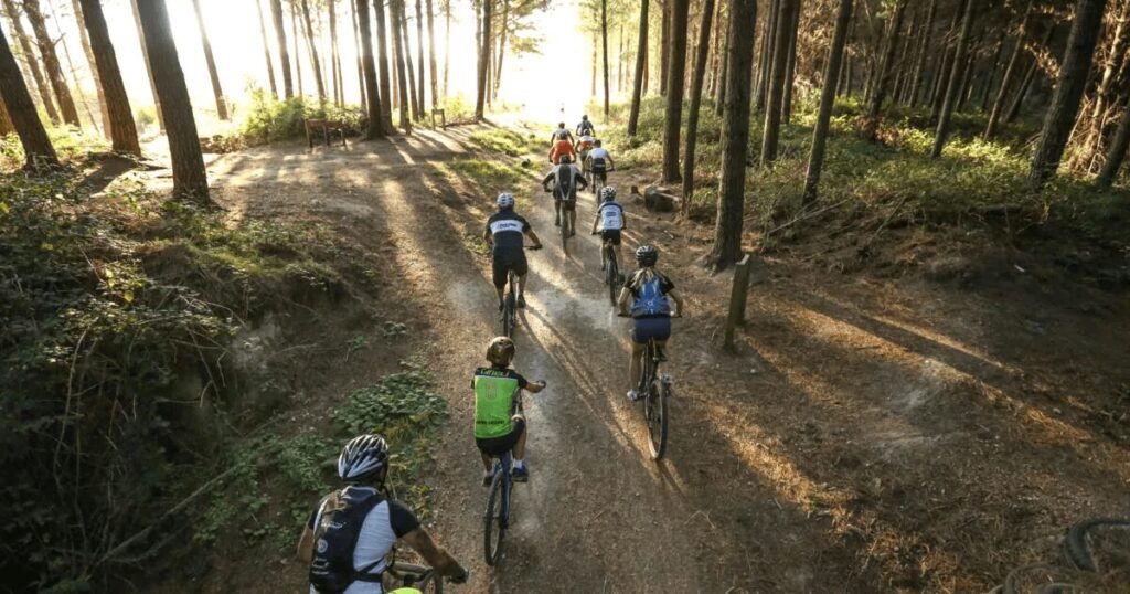 img-1536165863-6782-17543-CEA90D56-0424-D999-8C2FD008A5F66CE0__aWxvdmVrZWxseQo_CropResizeWzEyMDAsNjMwLDc1LCJqcGciXQ (1)